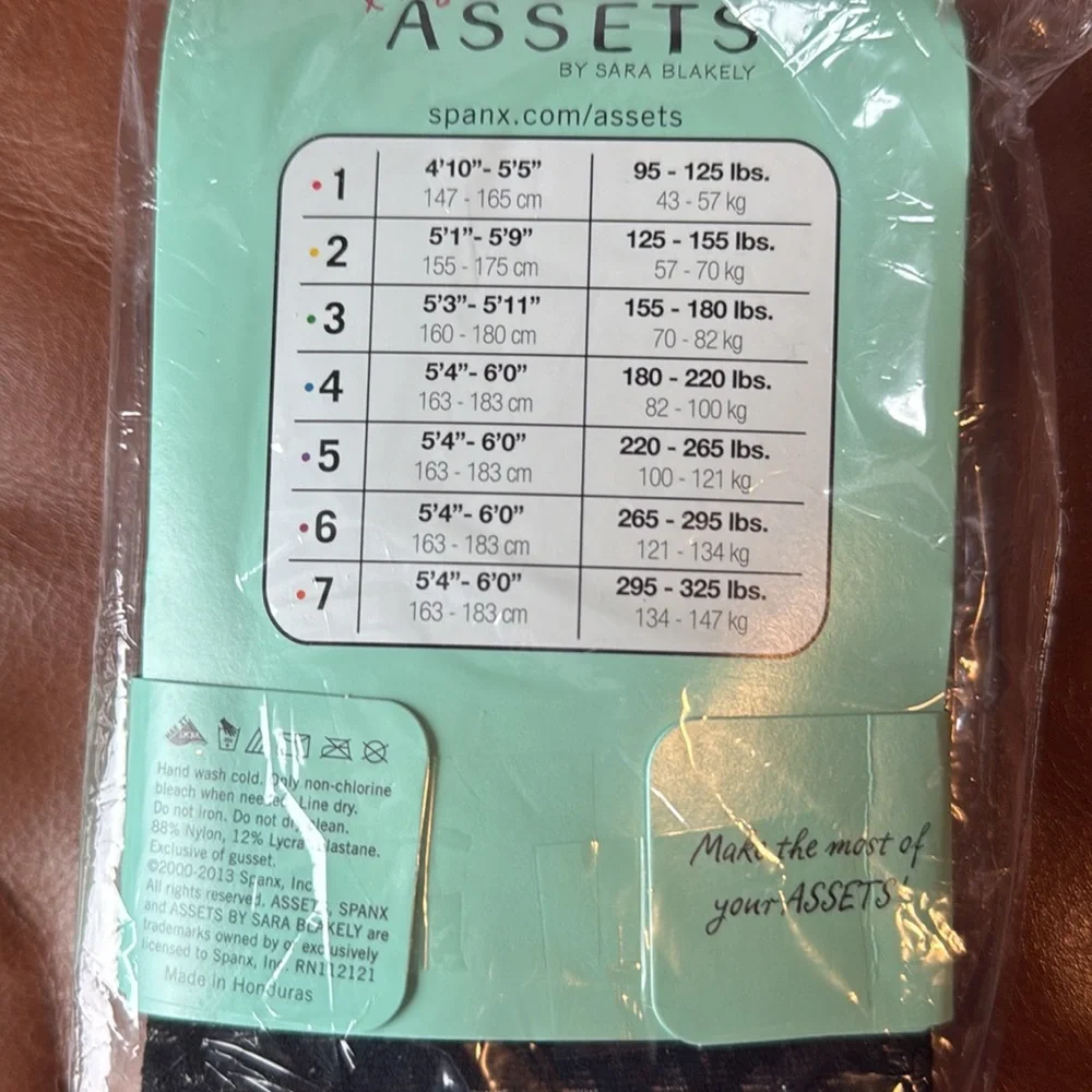 Assets by Spanx NWT Shaping tights‎ textured wishbone Black Size 1 or Size 2